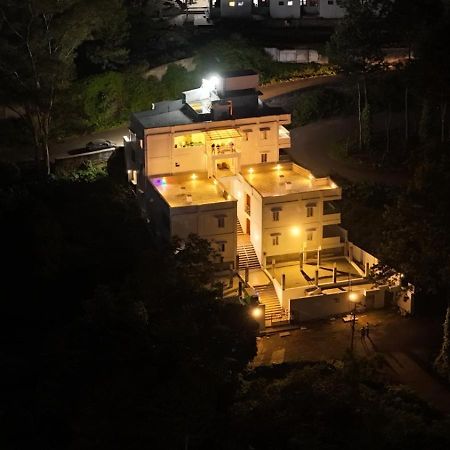 Hotel Peppers Yercaud Buitenkant foto