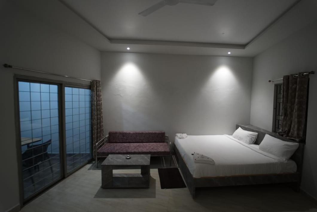 Hotel Peppers Yercaud Buitenkant foto